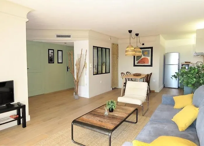 Lagrange Port-marine Апарт-готель