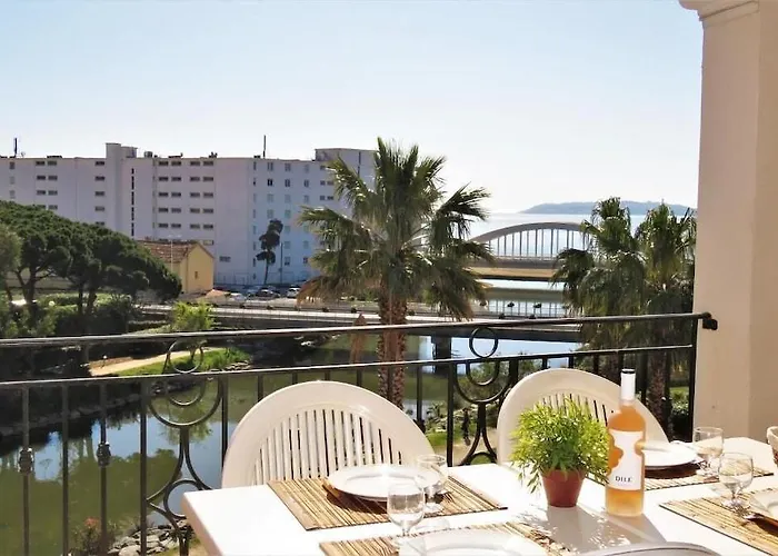 Appart hôtel Lagrange Port-marine 4*